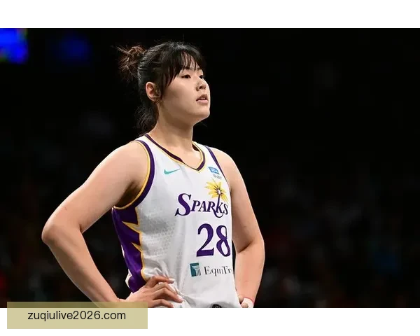 小宝生日快乐 李月汝分享庆祝照 自信微笑为自己干杯被爱环绕